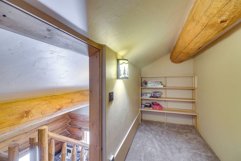 Bonus Loft | Above Main Floor | Board Games | Smart TV