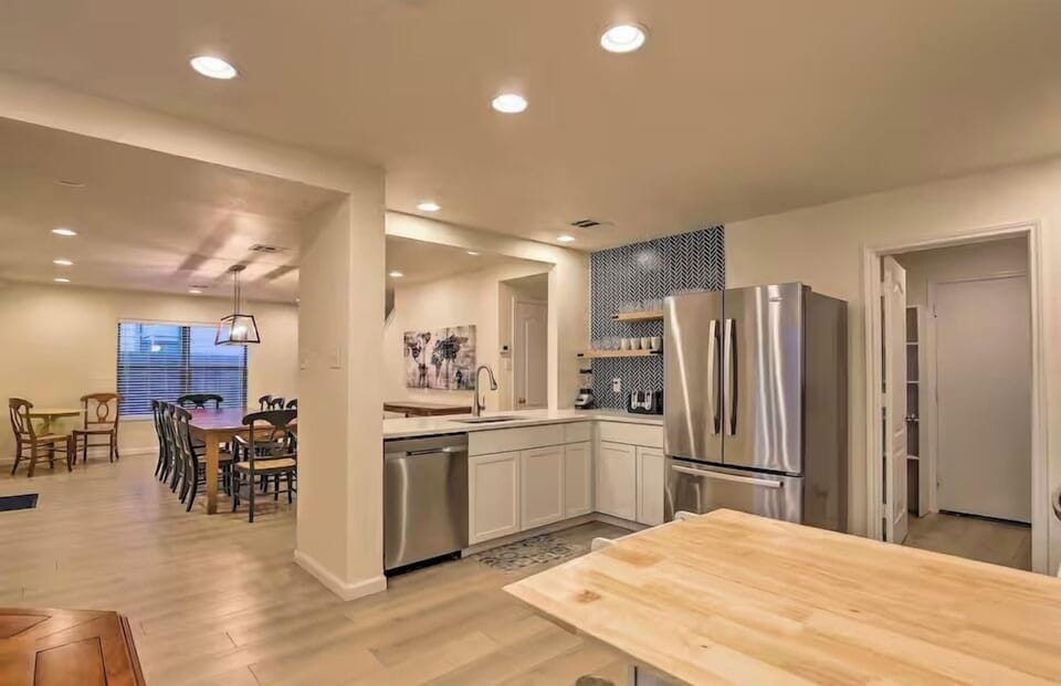 Kitchen w/SS appliances, Laundry/pantry attached