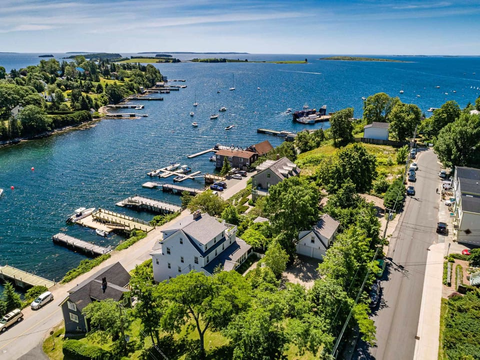 Village, greenery, ocean - the best of 3 worlds