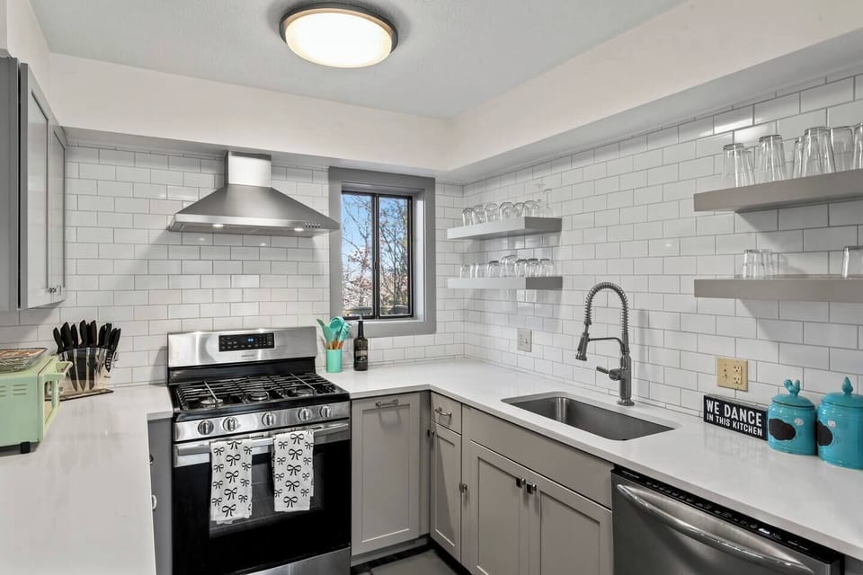 The kitchen is a chef’s dream. Equipped with every kitchen gadget imaginable.