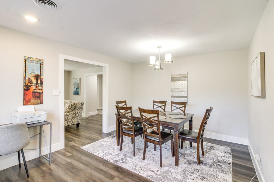 Dining Area | Dishware & Flatware Provided | Central A/C & Heat | Upper Level