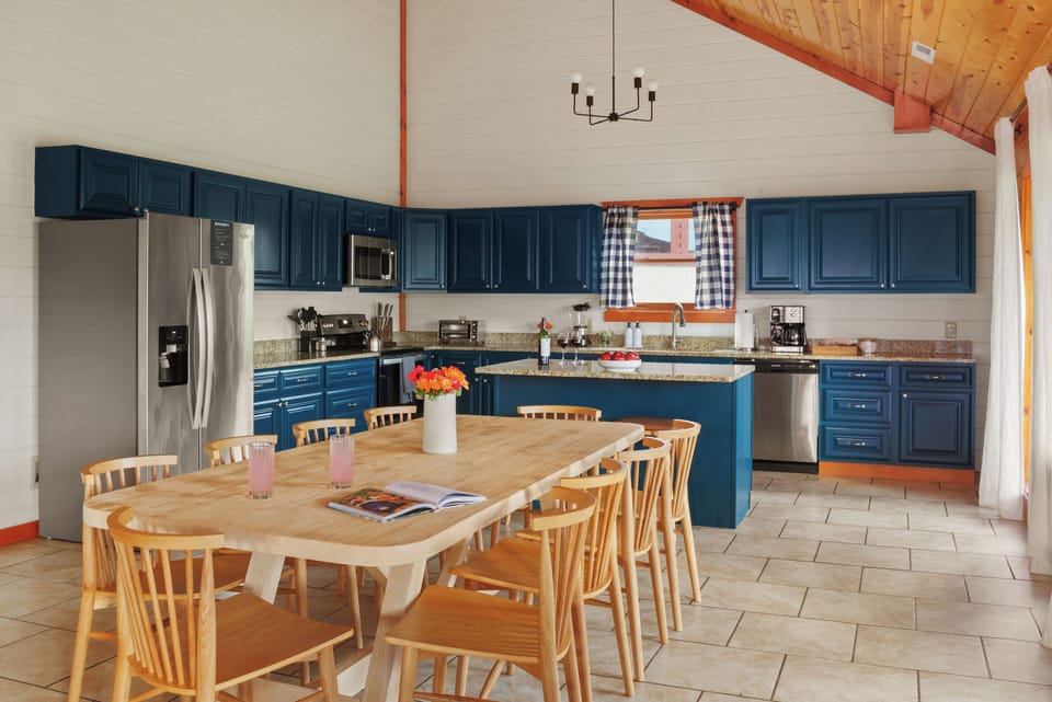 Transition seamlessly from dining area to kitchen.