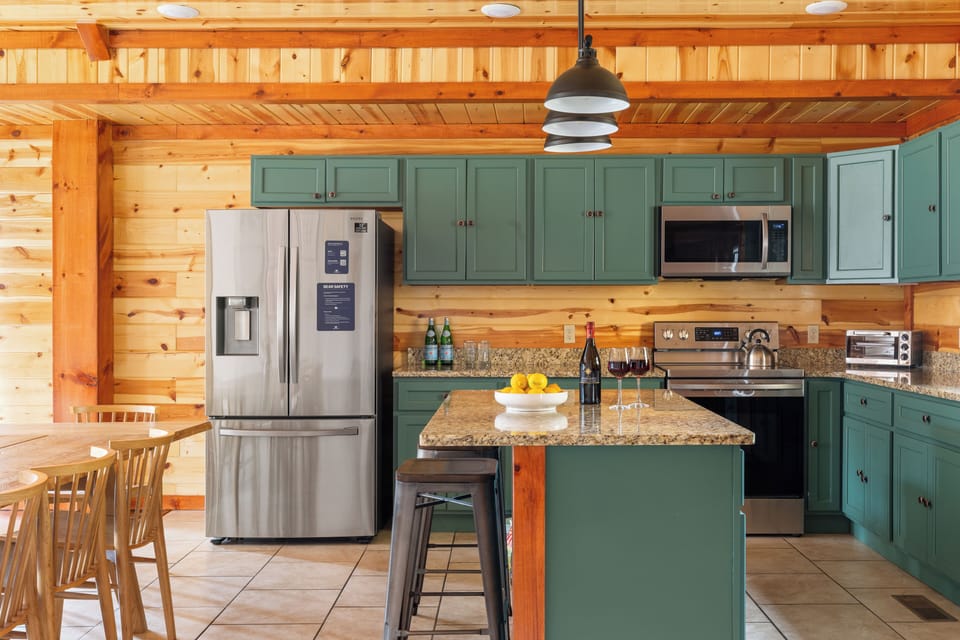 Fully equipped kitchen.