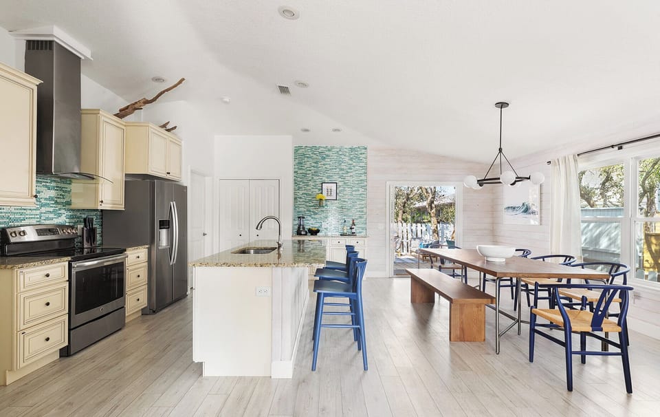 Show up your culinary skills in this fully equipped kitchen.