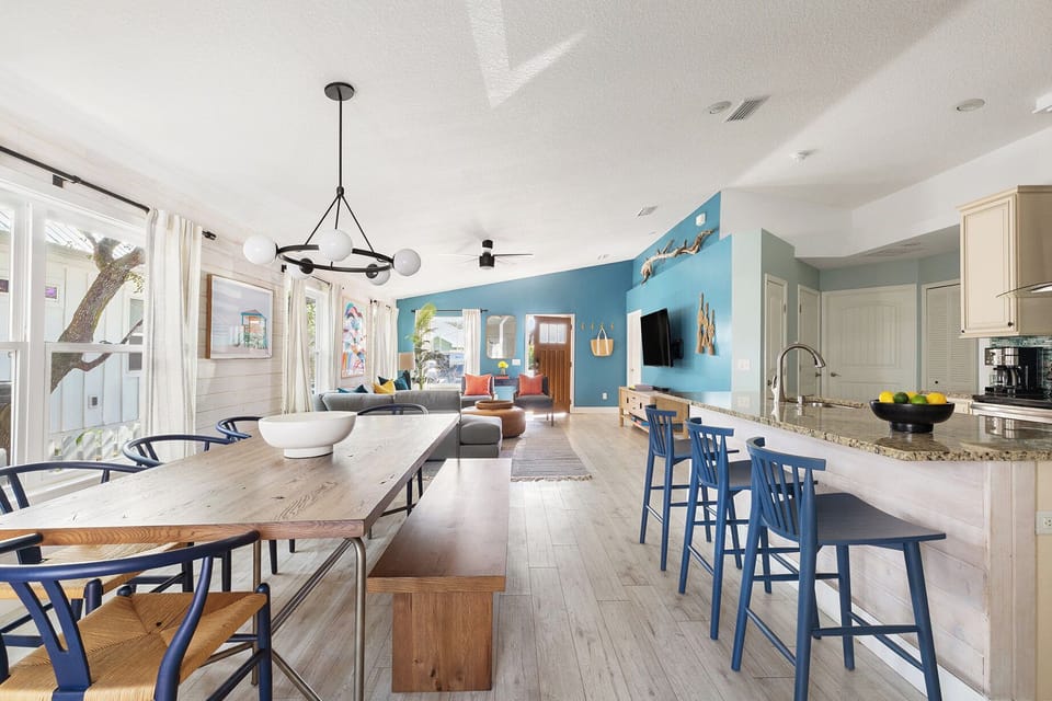 An open space layout creates one large, airy space for your group to enjoy.