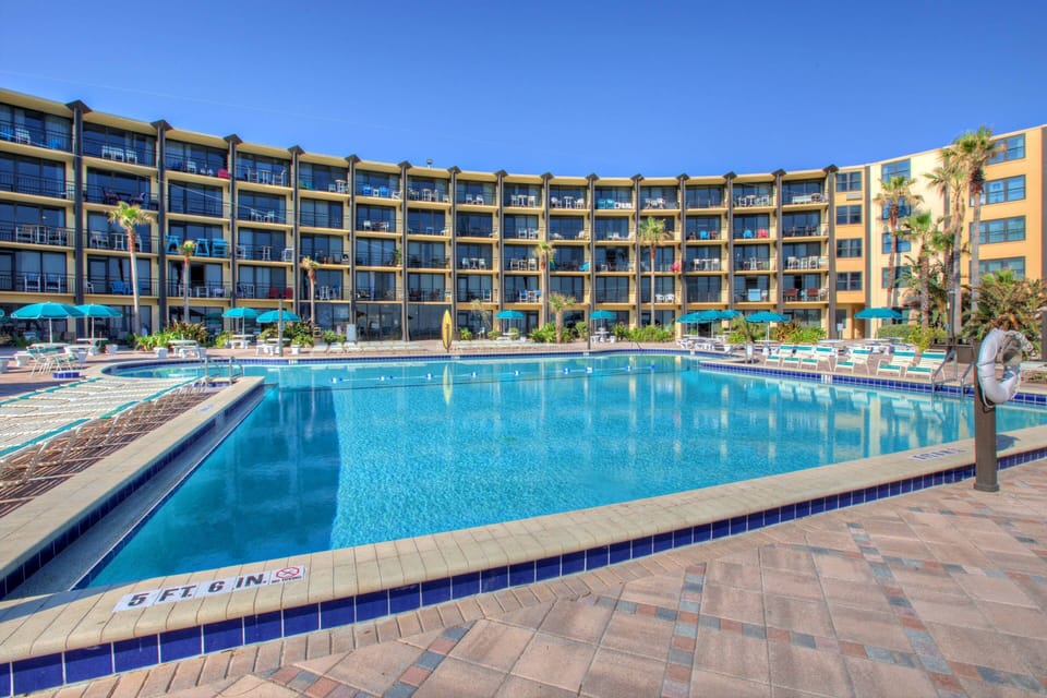 Hawaiian Inn Resort has a large heated pool.