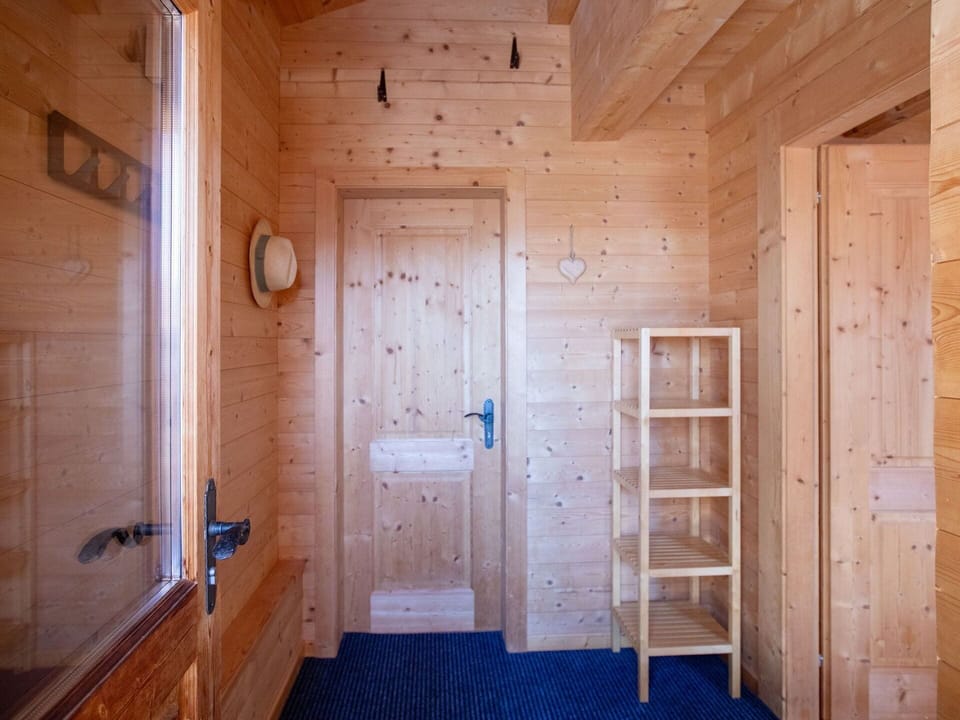 Wood, Wood Stain, Hardwood, Door, Plank, Room, Ceiling, Log Cabin, Plywood, Lumber
