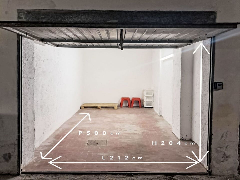 Wall, Floor, Flooring, Ceiling, Composite Material, Concrete, Daylighting, Basement, Plaster