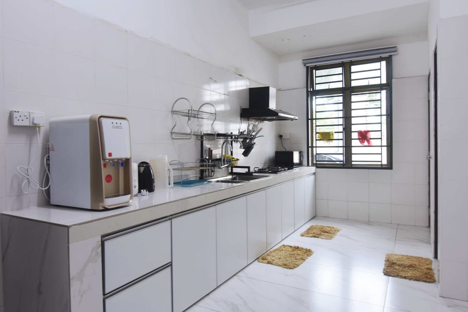 An equipped kitchen.