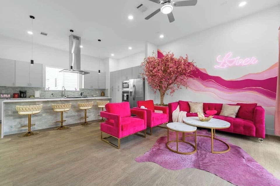 Stylish décor w/ warm tones and artistic touches that add personality to the space.