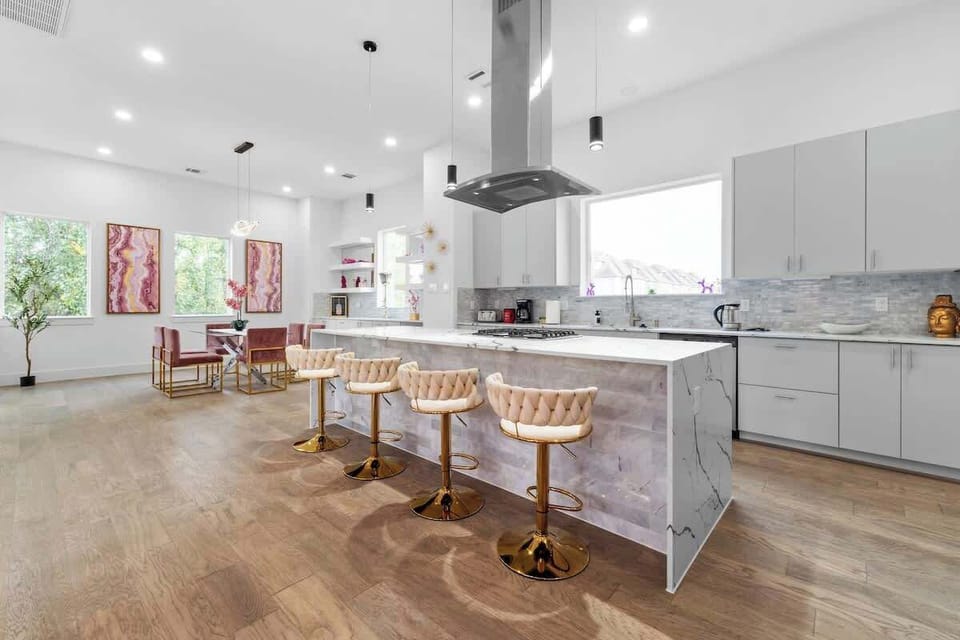 Fully equipped kitchen setup ideal for everyday meals, featuring sleek finishes and practical counter space.