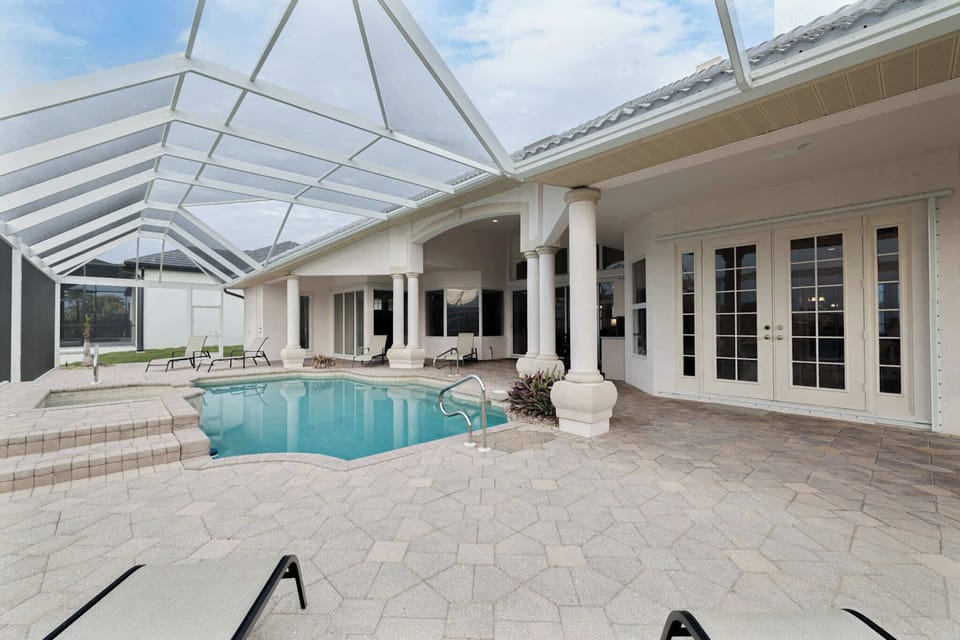 Enjoy your private lanai
