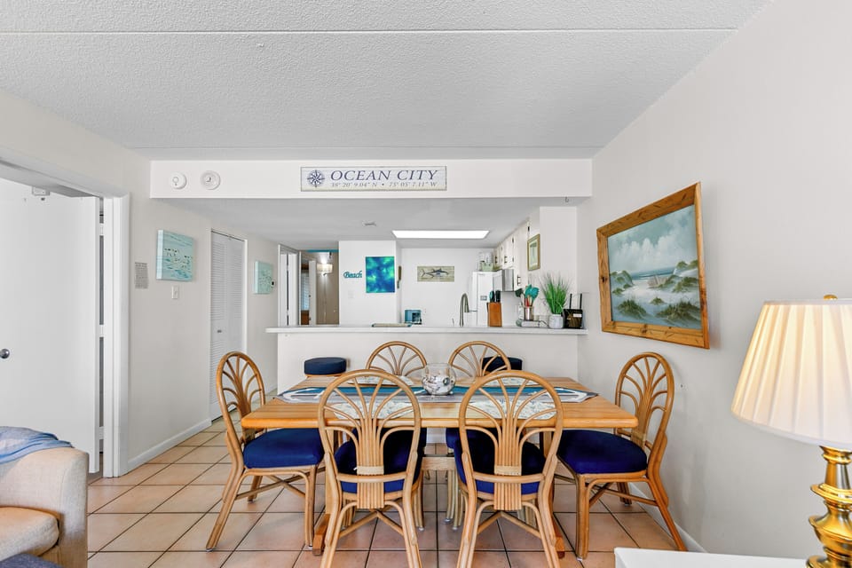 Enjoy a warm, home cooked meal at the Dining Table, seating a Family of 6!