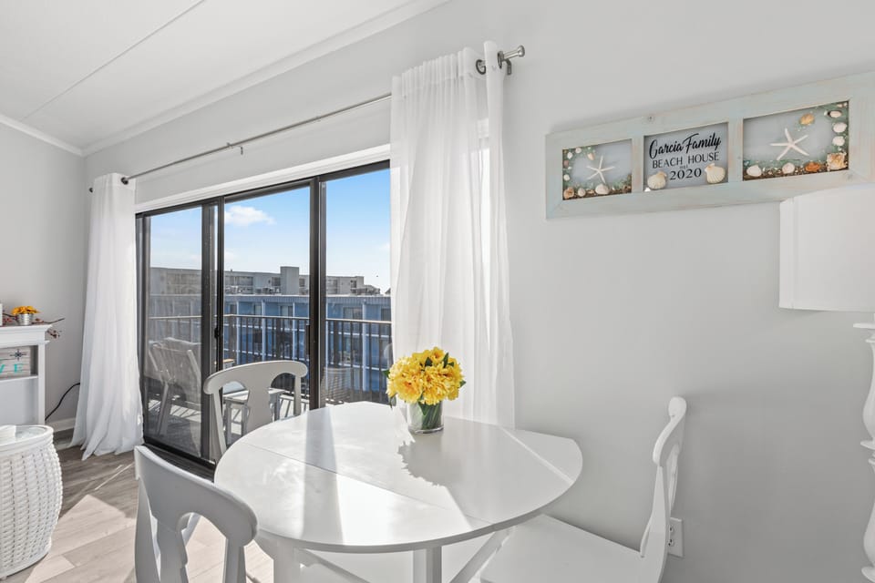 Plenty of seating for everyone with amazing views!