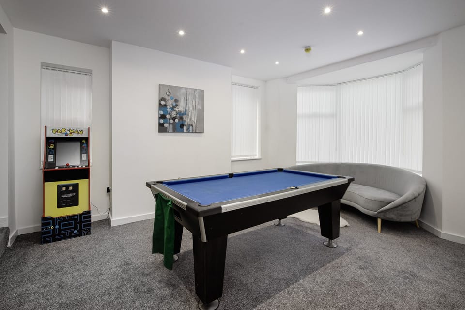 Pool table