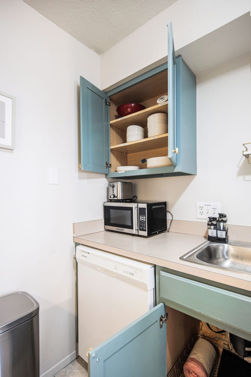 You have everything from dishes, to toaster, salad bowls and basic cleaning supplies.