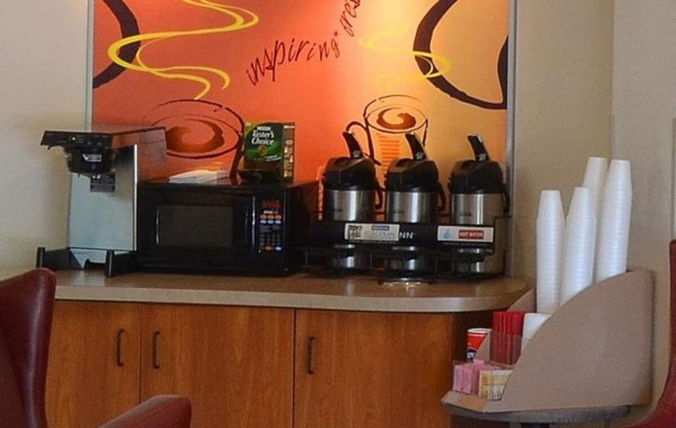 Start mornings with a quick coffee pick-me-up in the lobby.