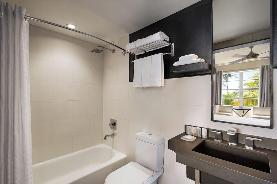 Soak away stress in a bright bath with fresh towels.