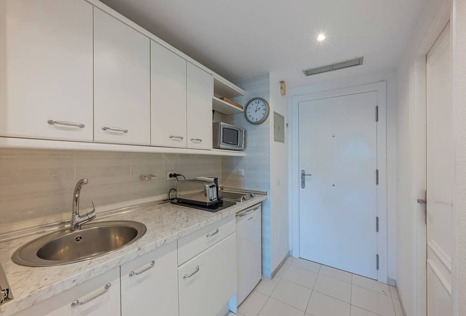 Charming apartment for up to 4 people, with a double bed, bed-sofa, balcony, kitchen and bathroom (23)