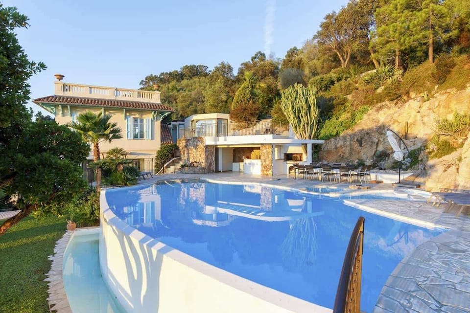 Swimming pool, Outdoor furniture, Sunbed, BBQ / Grill