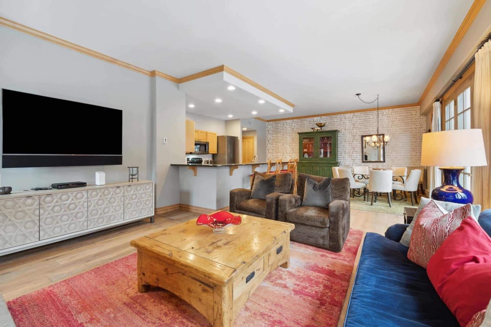 oxfordcourt-101-7124_54195857214_o