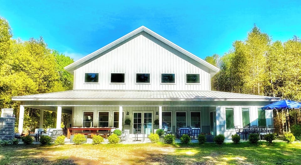 5 bedroom/4 bath barndominum on 1 acre along Green Bay Shores in Sturgeon Bay