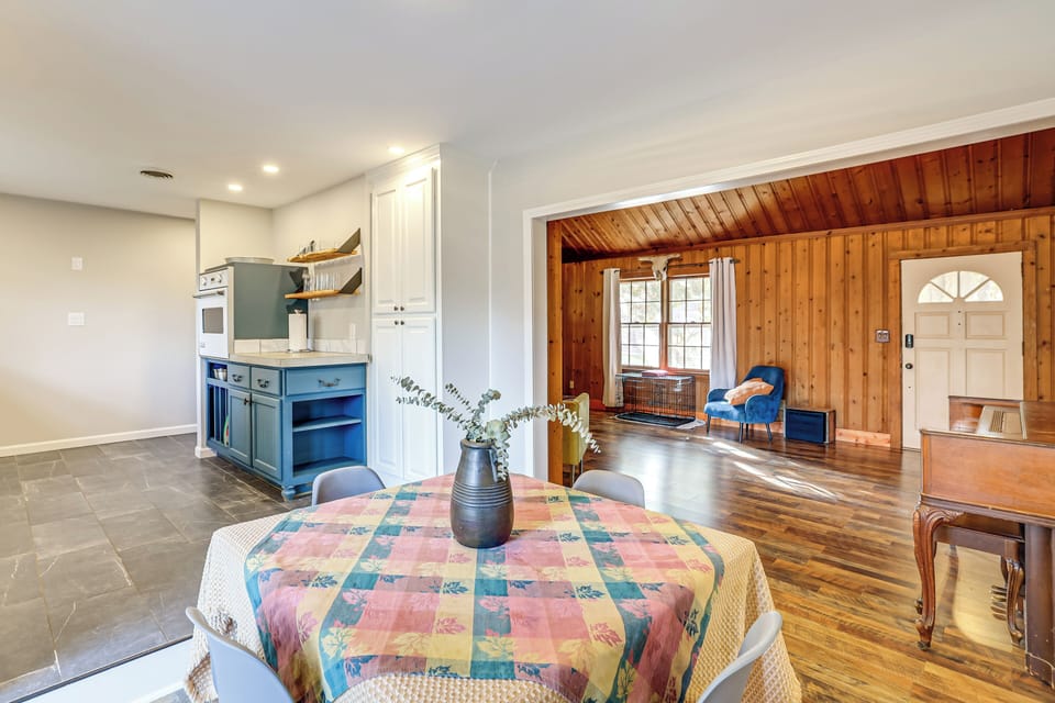 Dining Area | Dishware/Flatware