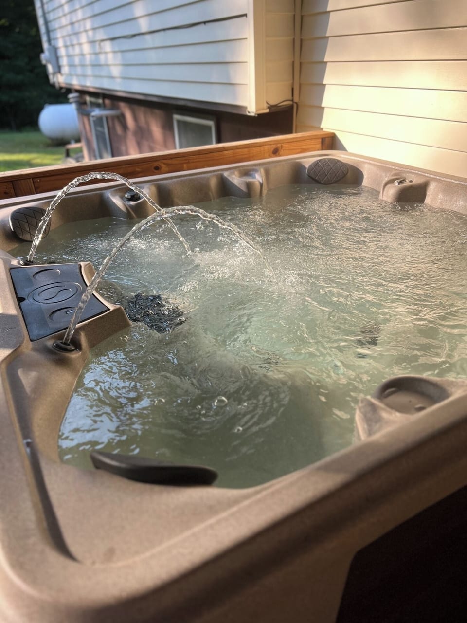 Outdoor spa tub