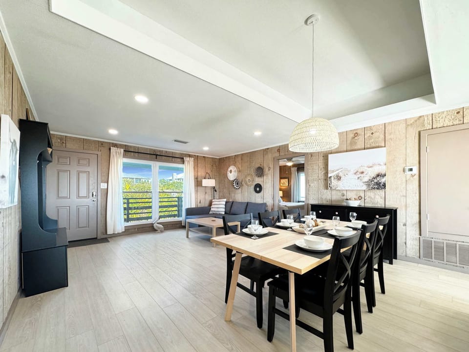 Dining table with seating for 6 