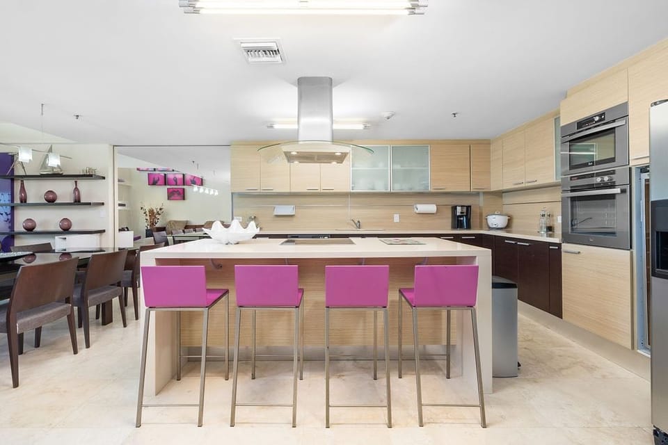The stylish kitchen features sleek countertops, high-end appliances, and ample storage space. Perfect for preparing meals or entertaining, it combines both functionality and contemporary design.