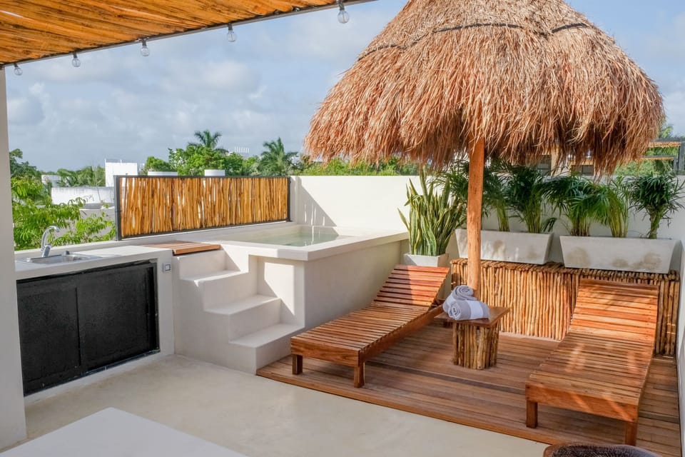 Outdoor spa tub