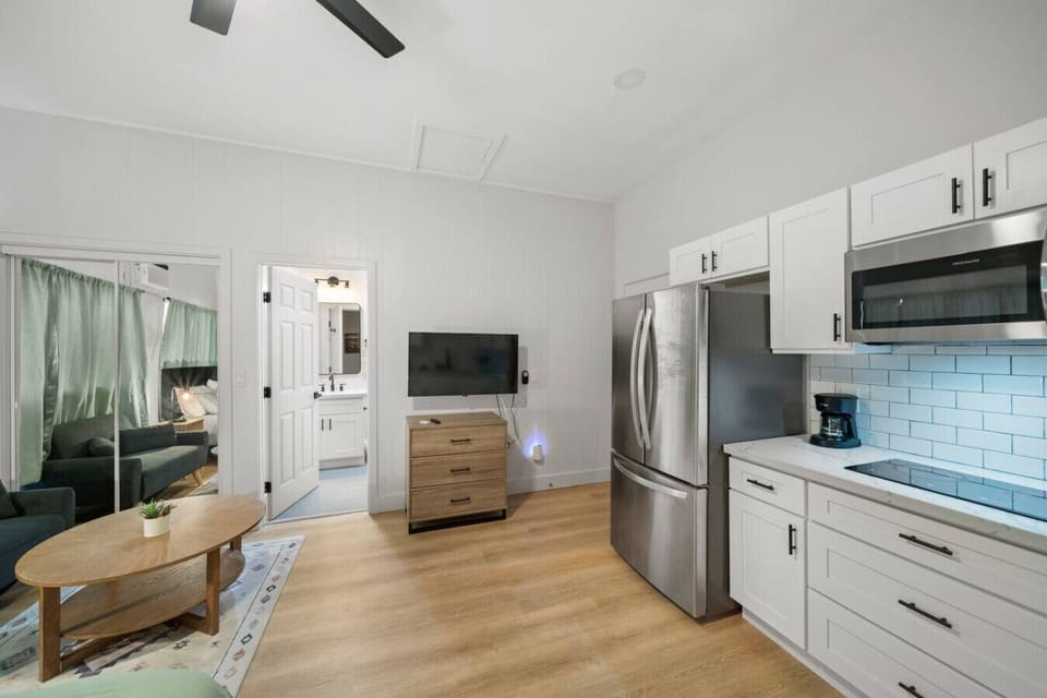 Embrace easy island living within your stylish Hilo studio.