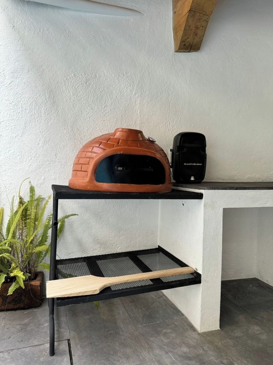 ¡Nueva amenidad! Horno exterior para pizzas. Imagina preparar tu pizza... Este horno rústico está diseñado para brindarte una experiencia auténtica, ideal para compartir con amigos o familia. ¡Una deliciosa forma de disfrutar los sabores caseros!