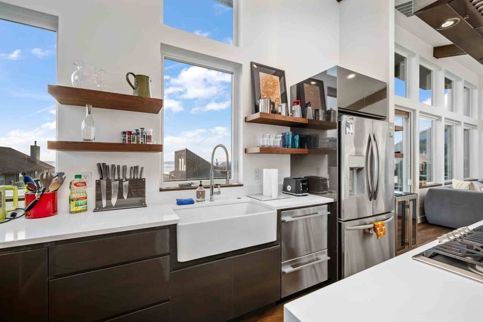 The centrally located island stove allows for an efficient cooking experience.