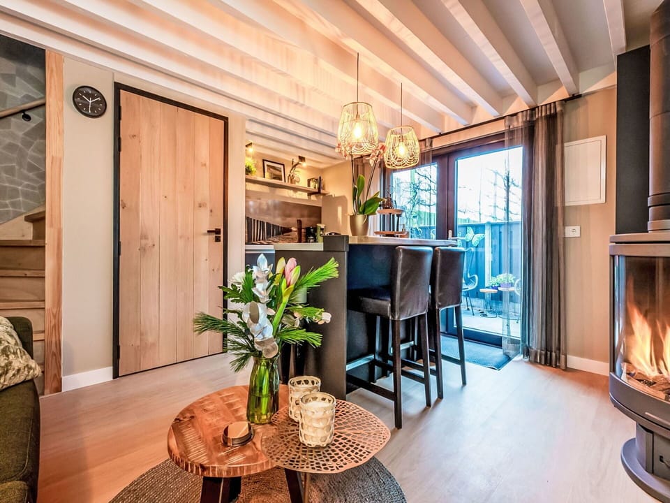 Wood, Flooring, Interior Design, Furniture, Floor, Wood Flooring, Home, Ceiling, Room, Hardwood