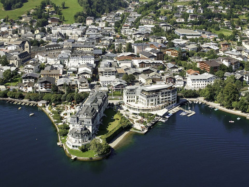 Water, Waterway, Bank, Lake, Channel, Resort Town, Mansion, Hotel, Villa