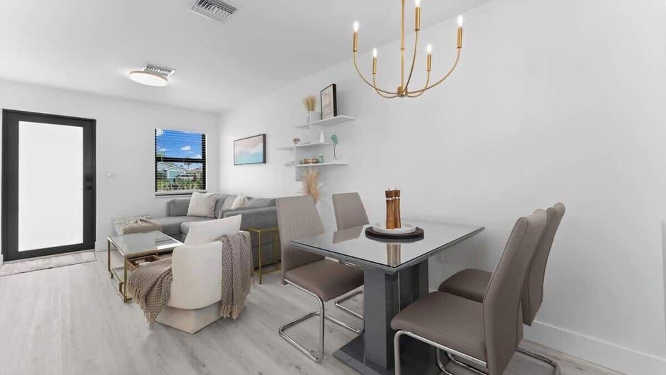 The Sand @ Naples Boutique - Dining Area