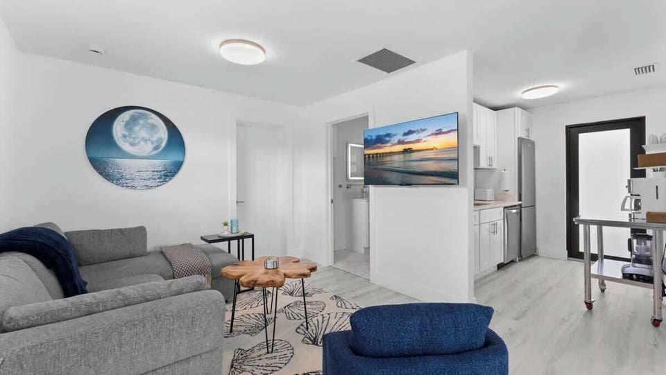 The Ocean @ Naples Boutique - Living Area