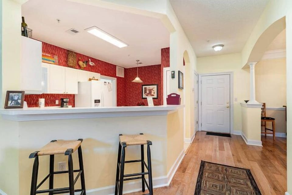 Bar/Kitchen Area