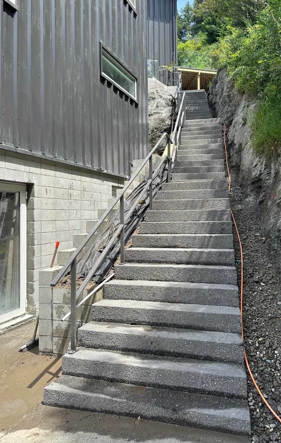 These are the external stairs that you will have to climb in order to reach the apartment.

There are three flights of external stairs.   Please do not book this apartment if you have mobility issues or are not prepared to walk up these stairs.