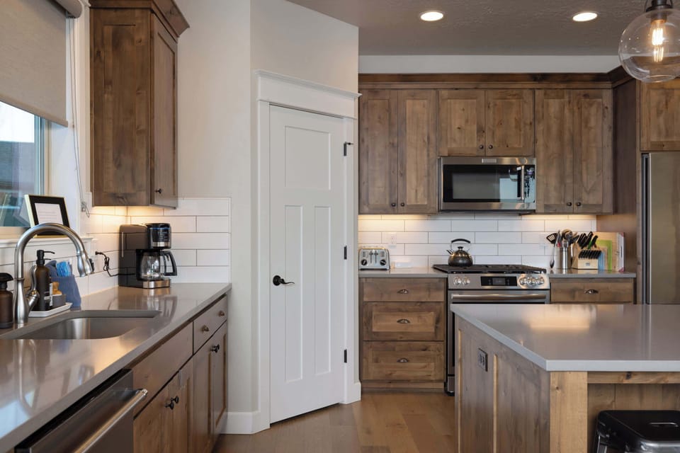 The sophisticated kitchen offers ample space & every home comfort