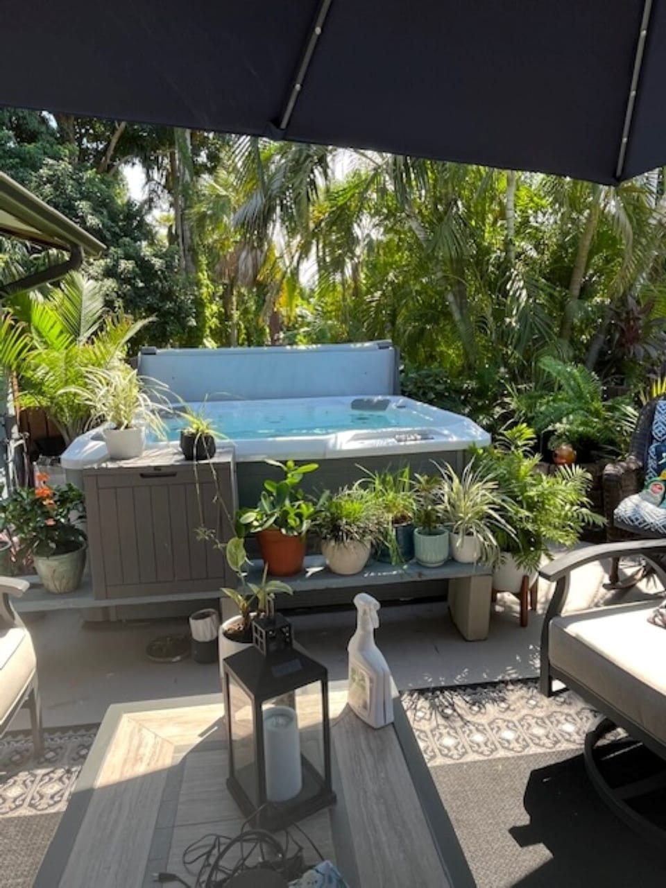 Outdoor spa tub