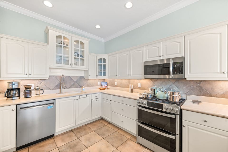 Cook, snack, & connect in this bright, modern kitchen space