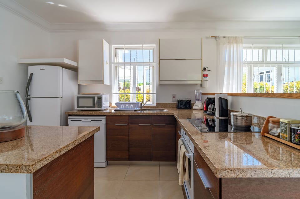 Enjoy this fully equipped kitchen with major appliances