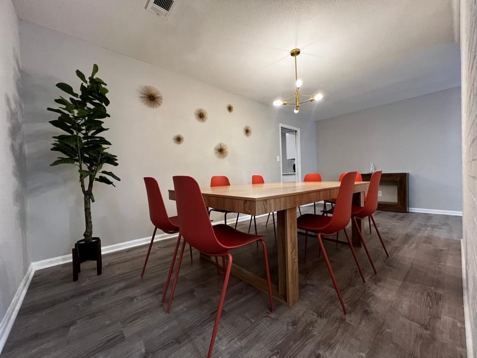 Inviting dining area—ideal for enjoying meals and sharing moments together.