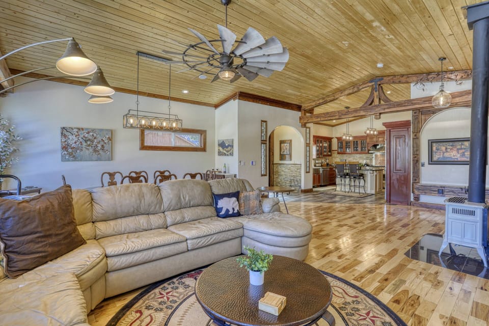 Welcome to the exquisite Beaver Lodge. A 4 bedroom 4 bath luxury home has lake views, a hot tub, saunas, and stunning decor. Prime uptown location!