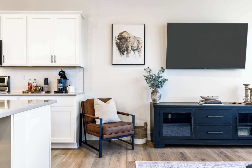 Enjoy a cup of coffee from the well-stocked coffee bar while relaxing in this inviting corner, surrounded by elegant and thoughtful touches.