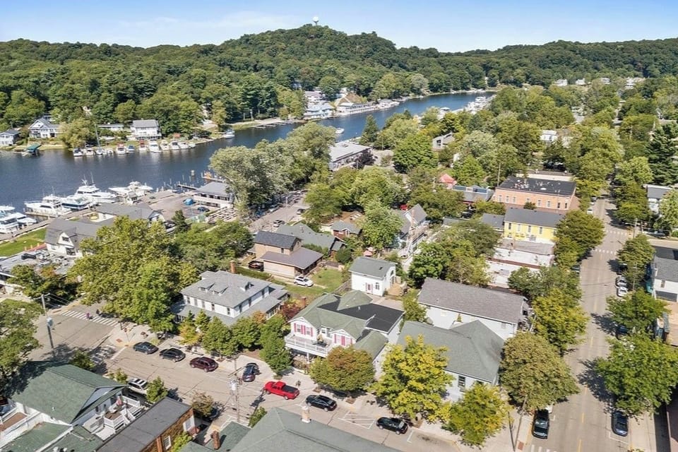 Mason Street Hideaway is located in the heart of Downtown Saugatuck