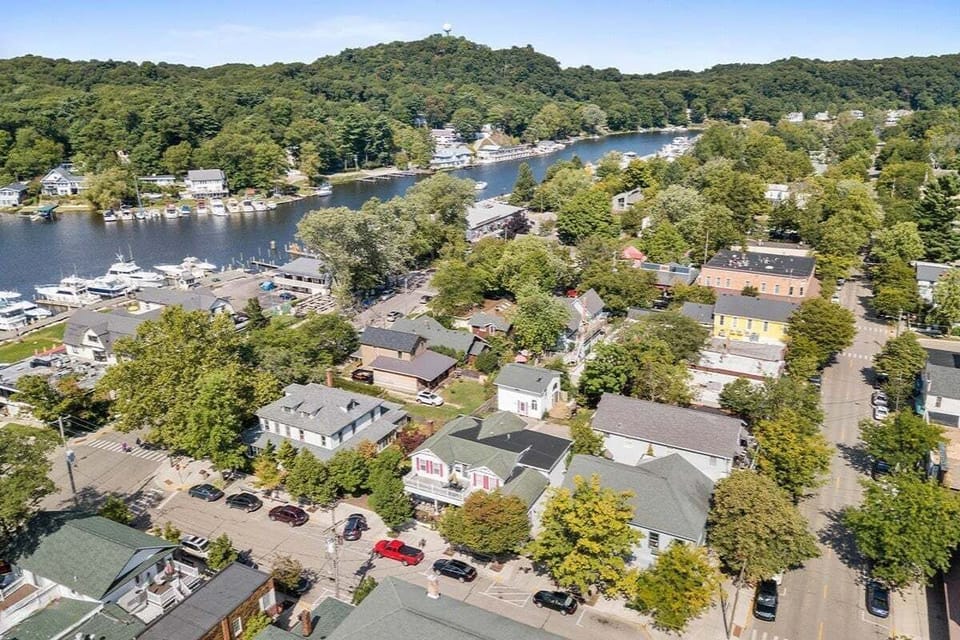 Mason Street Hideaway is located in the heart of Downtown Saugatuck