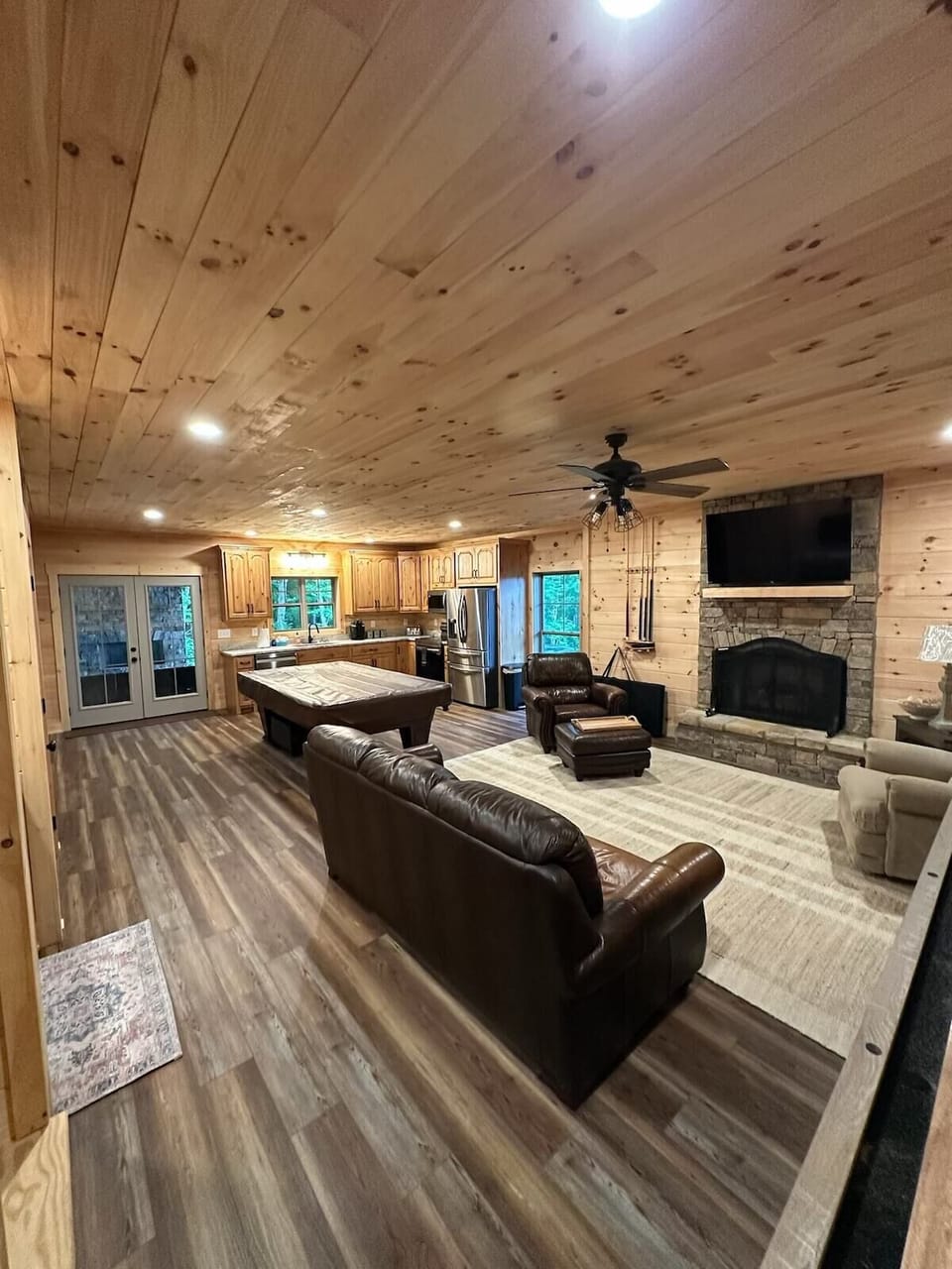 Lower level Living area with stylish furnishings and TV